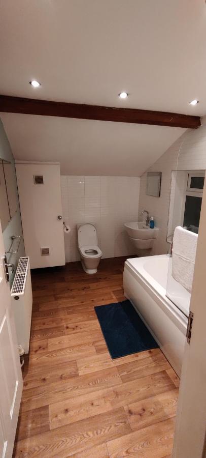 Victorian Semi Detached House Behind The High Street Villa Newton le Willows Bagian luar foto