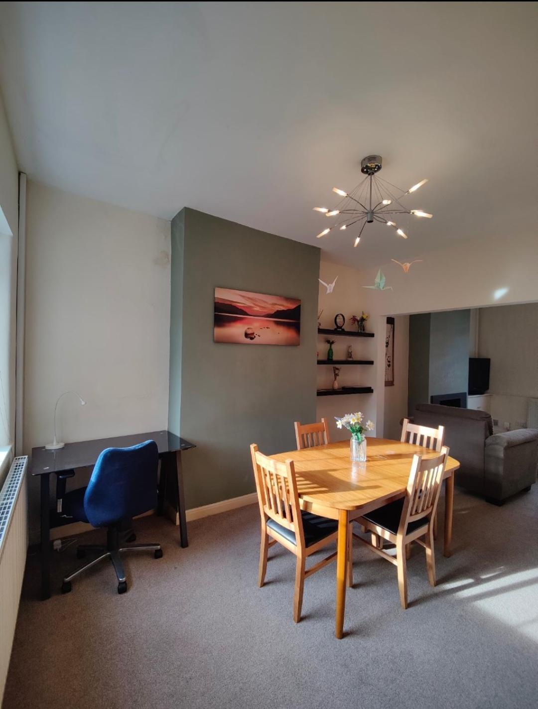 Victorian Semi Detached House Behind The High Street Villa Newton le Willows Bagian luar foto