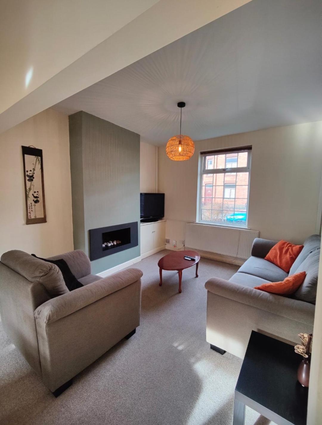 Victorian Semi Detached House Behind The High Street Villa Newton le Willows Bagian luar foto